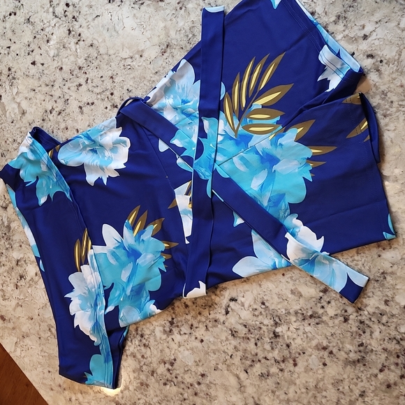 Romper - Picture 2 of 2